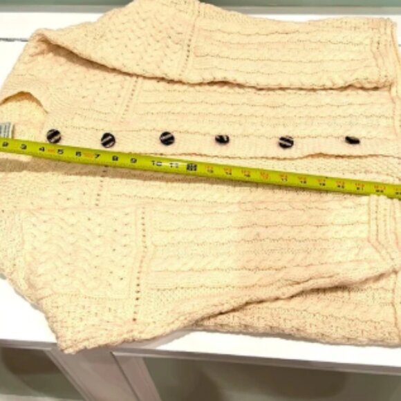 Aran Isles Cableknit 100% Wool Cardigan with beautiful buttons - Picture 6 of 7